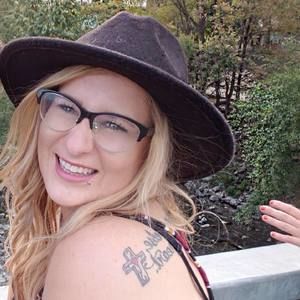 Meet your Posher, Whitney